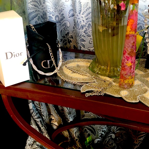 Dior bucket bag converted into to crossbody bag - Picture 1 of 15
